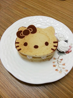 【Kate午後烘焙】捨不得吃的Hello Kitty pancake(煎鬆餅) 的食譜成品照片