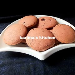 A picture of Red velvet chocolate chip cookies.