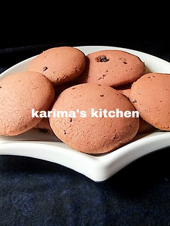 A picture of Red velvet chocolate chip cookies.