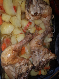 Una foto de Muslos de pollo al horno