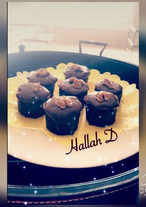 صورة لوصفة بودنغ التمر اللزج مع صلصة الكراميل