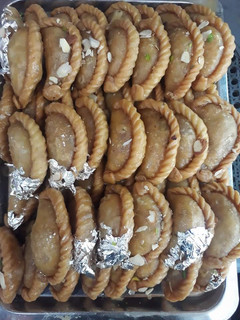 मावा गुजिया(Mawa Gujiya recipe in hindi) रेसिपी मुख्य फोटो