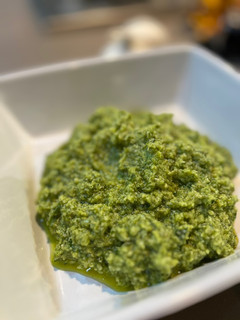 Una foto de Pesto de brócoli y piñones
