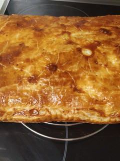 Una foto de Empanada de escalivada con masa de hojaldre