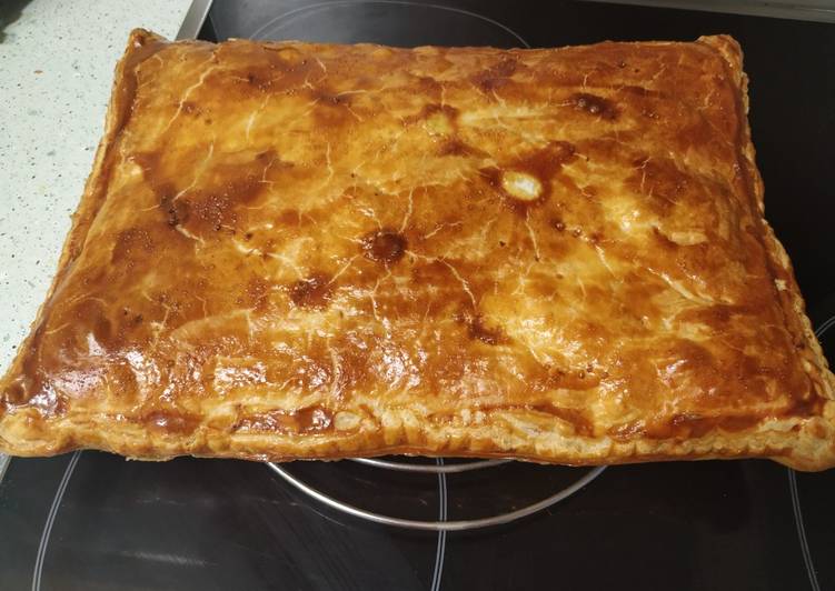 Empanada de escalivada con masa de hojaldre