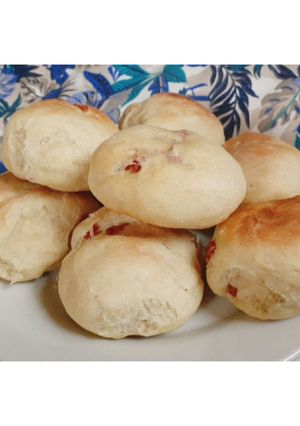 Una foto de Pancitos saborizados con salamin🍞