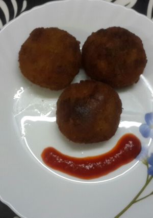 A picture of Aloo rava cutlet (potato semolina cutlet).
