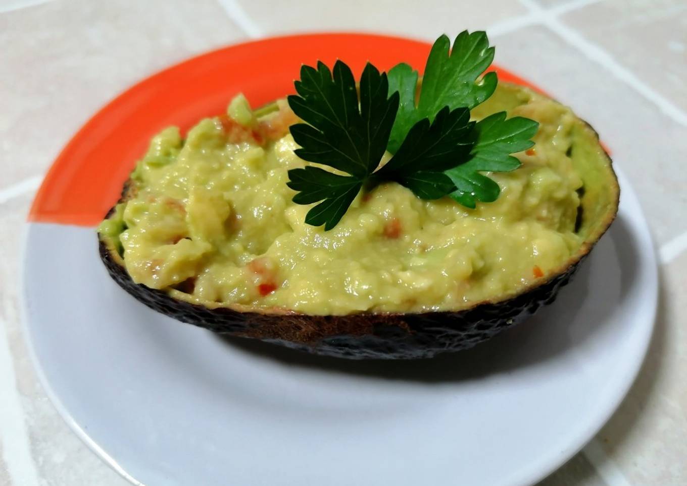 Aguacate relleno de Guacamole
