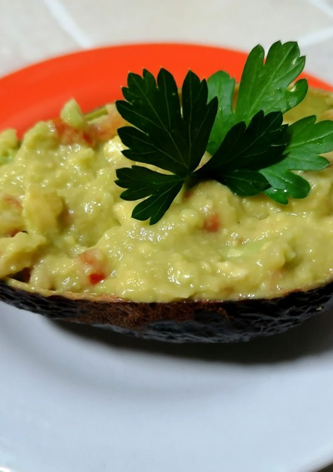 Una foto de Aguacate relleno de Guacamole