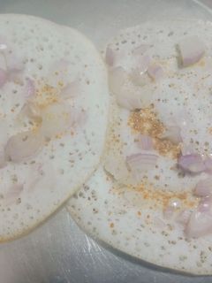 ஹோட்டல் சுவையில் ஆனியன் கல் தோசை (Onion Kal Dosai Recipe in tamil) செய்முறை முக்கிய புகைப்படம்
