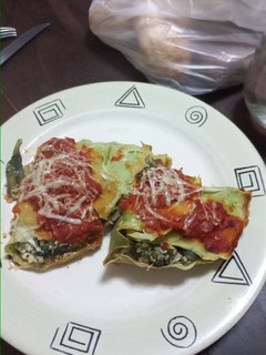 Una foto de Crepes de rúcula rellenos con salsa pomodoro