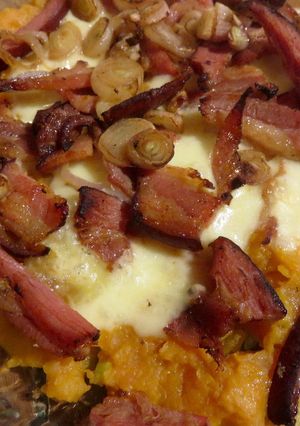 Une photo de Gratin de patate douce aux lard et au fromage