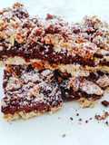 Barrette ai cereali e nocciole con farcitura al cioccolato