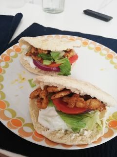 Una foto de Gyros de pollo