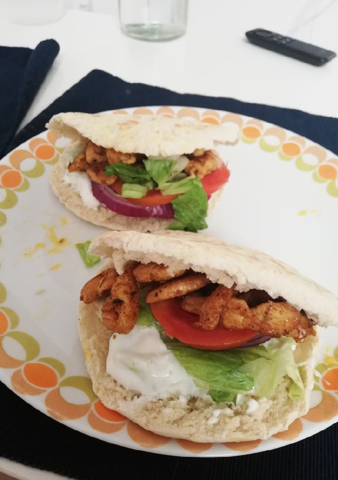 Una foto de Gyros de pollo