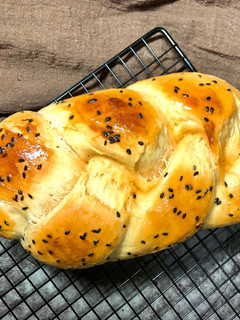 Hình của món Bánh Mì Hoa Cúc - Le Brioches.