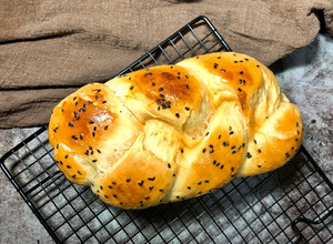 Hình của món Bánh Mì Hoa Cúc - Le Brioches.