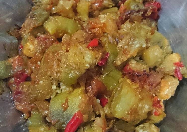 Cara Gampang Membuat Sambal Terong Ebi yang Menggugah Selera