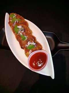 ब्रेड आलू कटलेट (Bread Aloo Cutlet recipe in Hindi) रेसिपी मुख्य फोटो