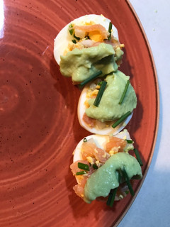 Una foto de Huevos rellenos saludables