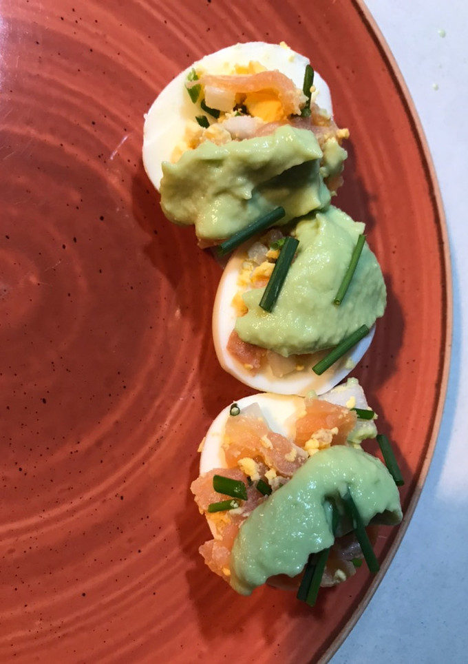 Una foto de Huevos rellenos saludables