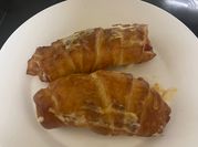 Una foto de croissant hojaldre