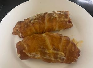 Foto principal de Croissants de jamón York y queso en airfryer