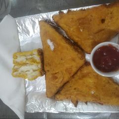 A picture of Variety of bread pakora.