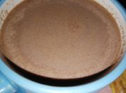 Una foto de chocolate caliente con cacao
