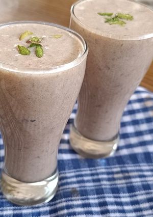 A picture of Date-Almond Smoothie.