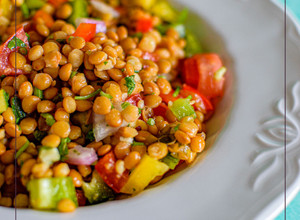 Foto principal de Ensalada de lentejas de bote fresquita y nutritiva ☀😎