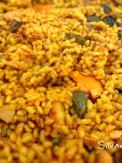 Una foto de 113.🥘Paella de marisco y verduras de confinamiento🦐🍆🍄🥬