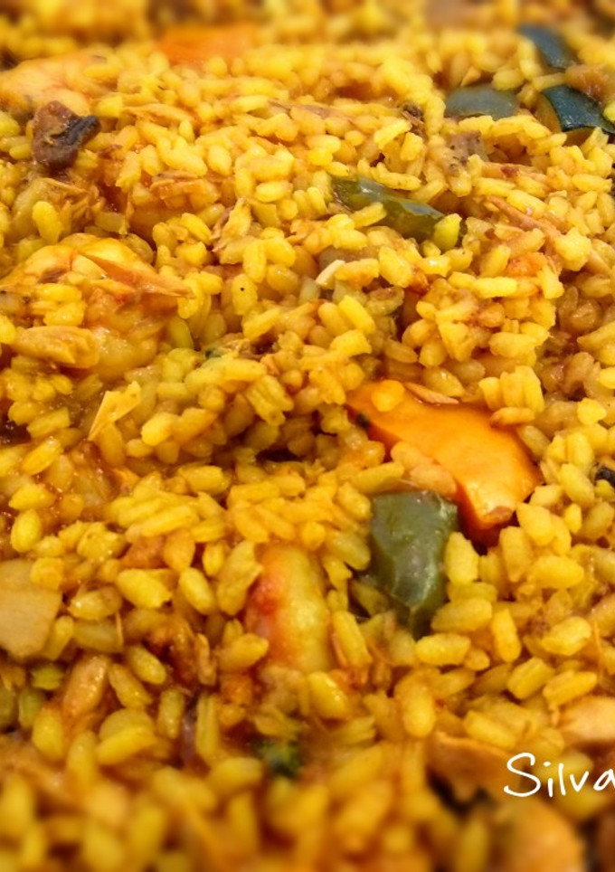 Una foto de 113.🥘Paella de marisco y verduras de confinamiento🦐🍆🍄🥬