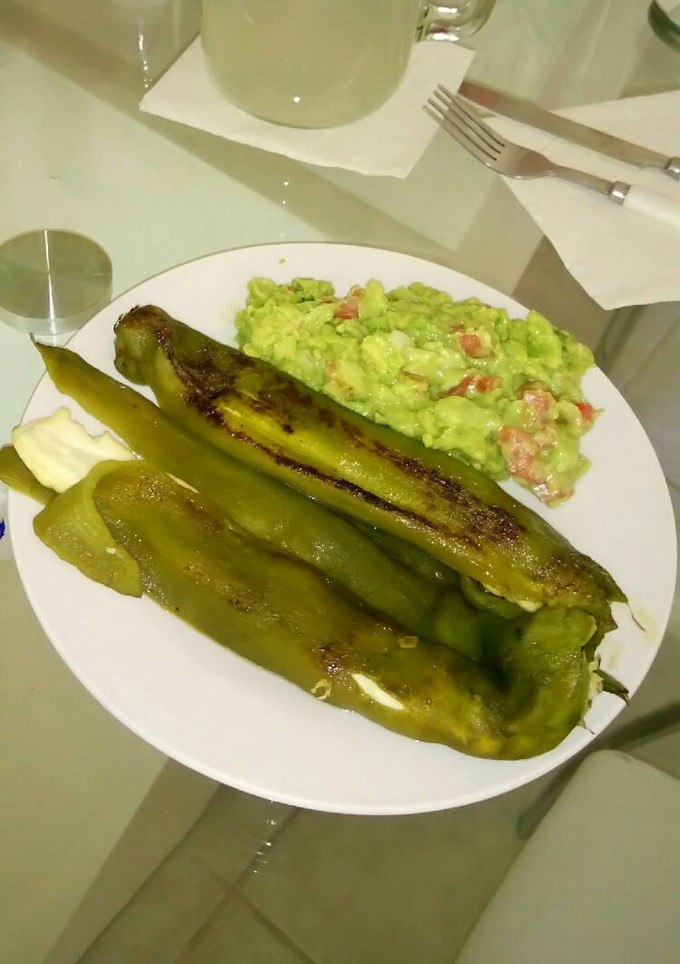 Una foto de Chiles Rellenos Ligeros
