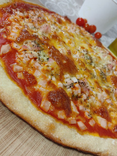 Una foto de Pizza jamón York y queso