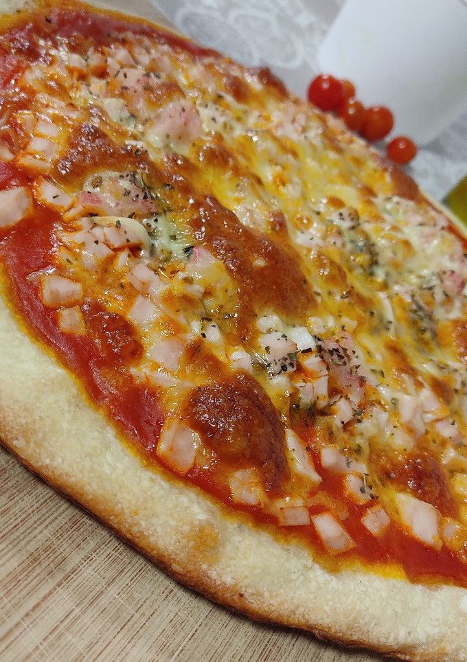 Una foto de Pizza jamón York y queso