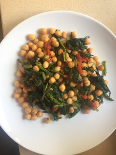 Una foto de Espinacas con garbanzos a mi manera