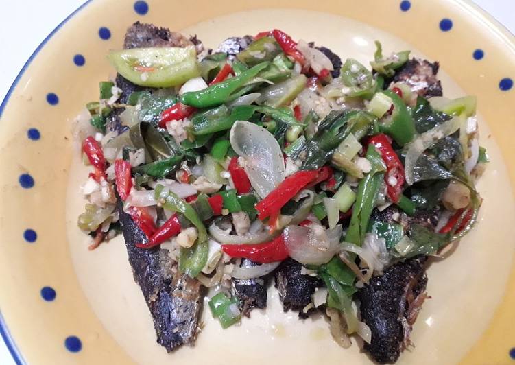 Ikan pindang Lemuru bumbu tumis