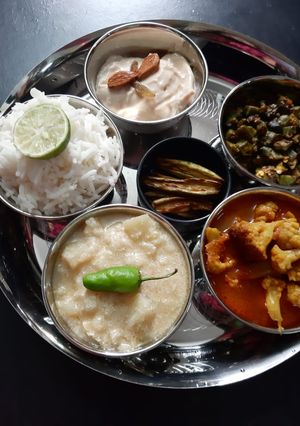 নিরামিষ থালি(niramis thali recipe in bengali) রেসিপির প্রধান ছবি
