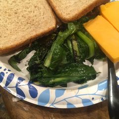A picture of Dandelion greens.