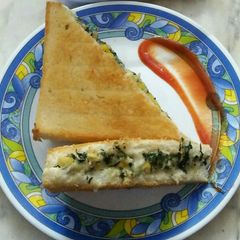 A picture of Spinach paneer sandwich.