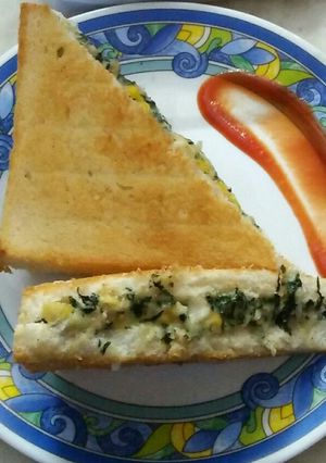 A picture of Spinach paneer sandwich.