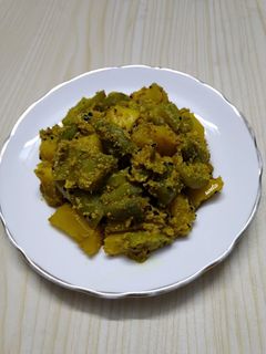 ঝিঙে আলু পোস্ত (jhinge aloo posto recipe in Bengali) রেসিপির প্রধান ছবি