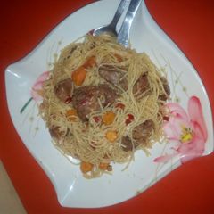 A picture of Fried sphagetti with coconut.