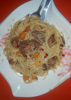A picture of Fried sphagetti with coconut.