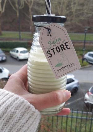 Une photo de Lassi salé à l'avocat et aux pistaches🥑🥤😋