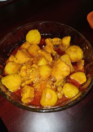 A picture of Chicken potatoes curry.