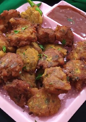 A picture of Moong Dal Ke Pakoray/ Fritters.