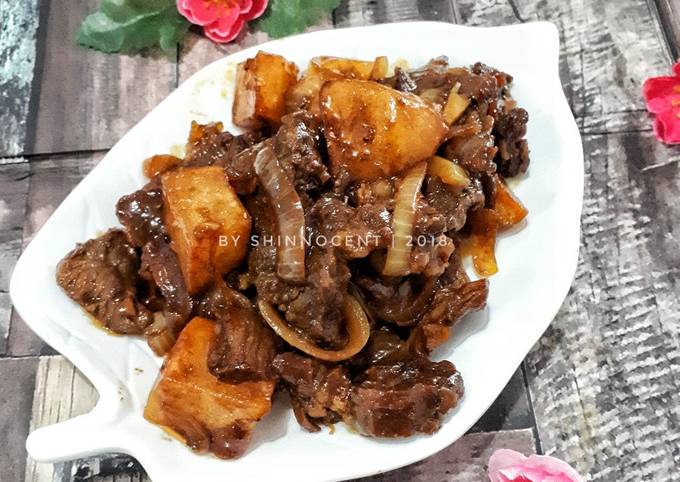 Semur Daging Sapi dan Kentang