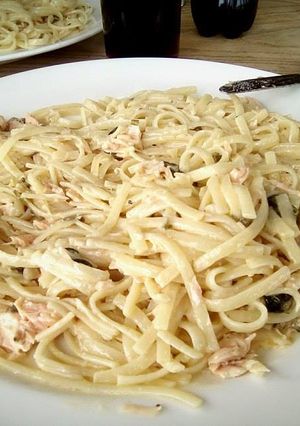 Una foto de Pasta cremosa (y muy ligera) con salmón y espinacas